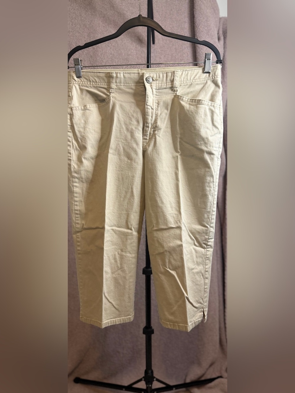 Gloria Vanderbilt Women’s 12P Khaki Tan Capri Pants Cropped Petite